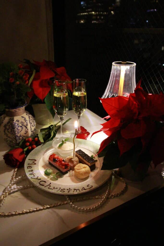 2名様用デザートプレート 記念日ディナーやカップルにおすすめのシェアスイーツ。 見た目も華やかで、写真映えも抜群です。